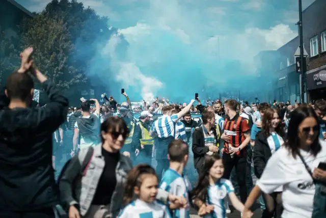 Rozłam pokoleń: jak zmieniały się wartości w ruchu fanowskim na przestrzeni 30 lat