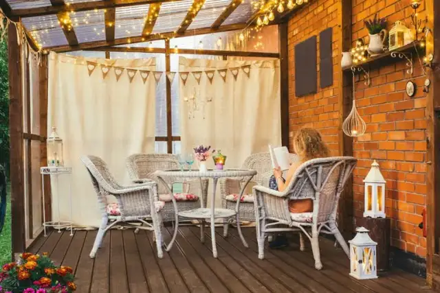 Czym obciążyć zasłony na tarasie? Skuteczne metody i porady na wiatr