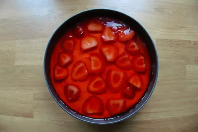 Jak zrobić sernik na zimno z serków homogenizowanych i galaretki, który zachwyci każdego