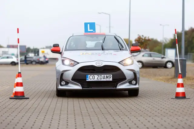 Czy po zdaniu egzaminu na prawo jazdy można legalnie jeździć samochodem?
