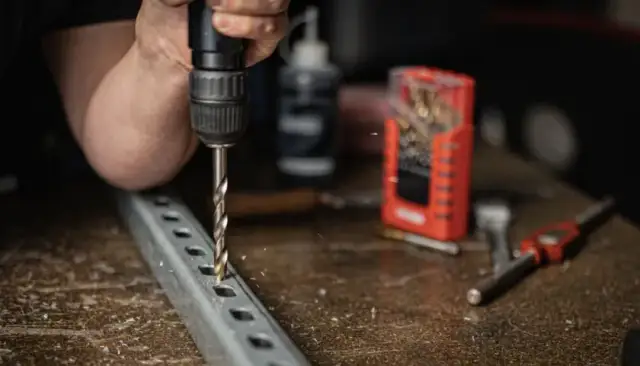 Wiertło tytanowe czy kobaltowe – które wybór oszczędzi czas i pieniądze?