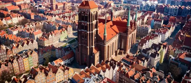 Gdzie można polecieć z Gdańska? Najlepsze kierunki na wakacje