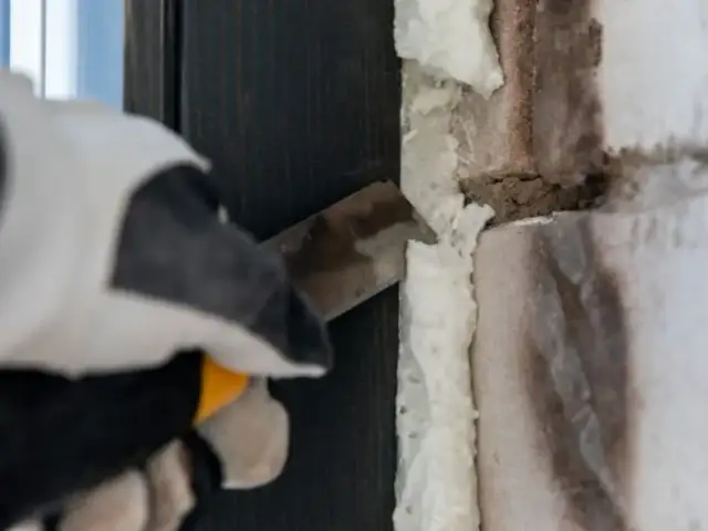 Skuteczne sposoby na to, czym zmyć piankę z okna bez wysiłku