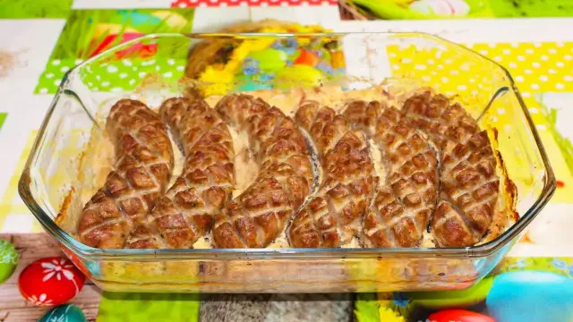 Biała kiełbasa z cebulą! 5 smakowitych przepisów na Wielkanoc