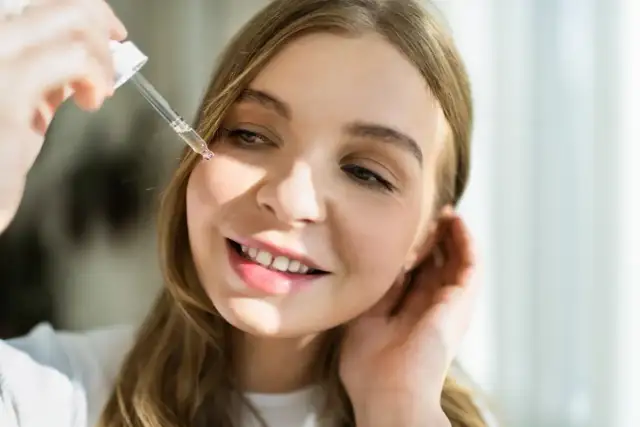 Jak stosować kwas hialuronowy, aby uniknąć przesuszenia skóry?