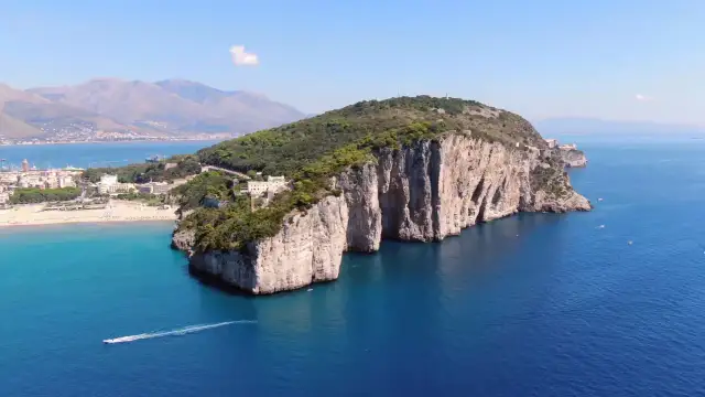 Montagna Spaccata Gaeta: Guida Completa, Leggende e Visita
