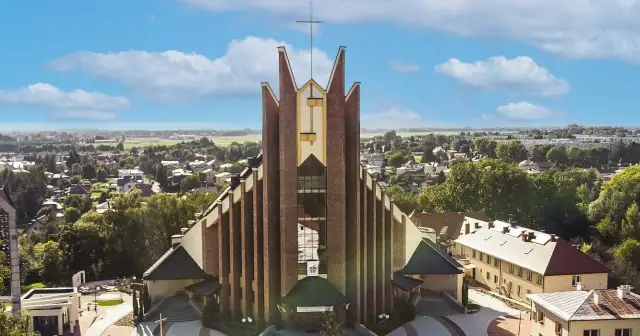 Krosno sanktuarium: odkryj jego niezwykłą historię i godziny otwarcia