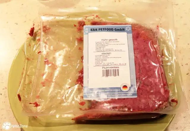 Surowe mięso dla psa: BARF bezpieczny czy ryzykowny? Ekspert radzi