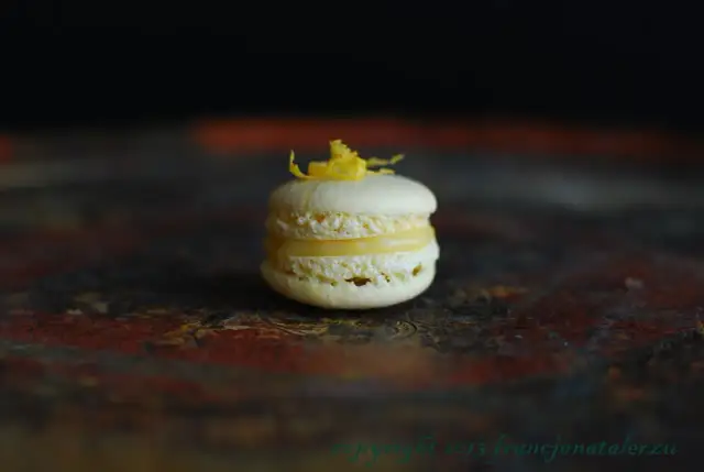 100g cukru pudru: Ile łyżek? Sekret idealnych bez i makaroników