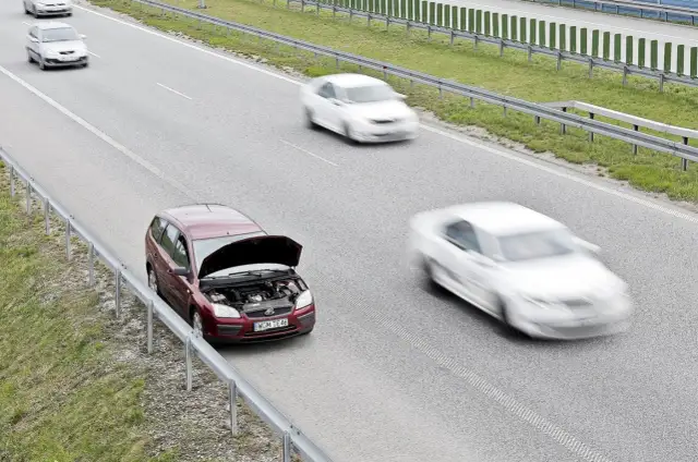 Czy dopuszczalne jest holowanie samochodem osobowym na autostradzie?