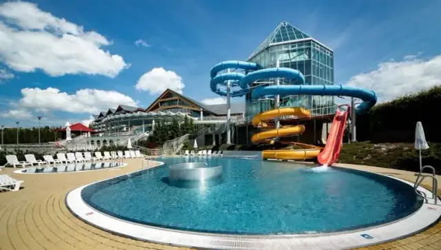 Co zabrać na termy Bukowina? Kluczowe rzeczy, które musisz mieć