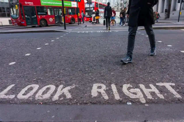Ruch lewostronny w jakich krajach – zaskakujące fakty i historia