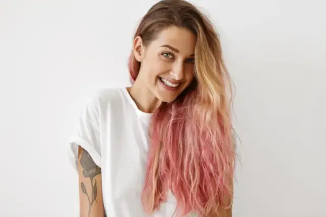 Jaki kolor włosów przy cerze naczynkowej? Najlepsze wybory