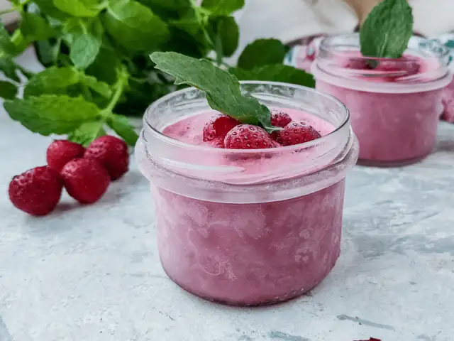 Przepisy na zdrowe lody bez cukru, które pokochasz na lato