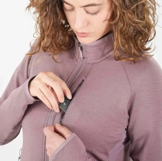 Najlepsze bluzy na narty: ciepło, komfort i styl na stoku