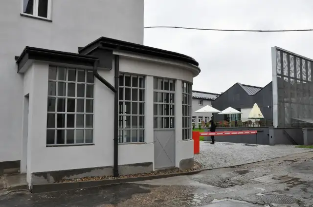 MOCAK Kraków: przewodnik po sztuce i Fabryce Schindlera warto?