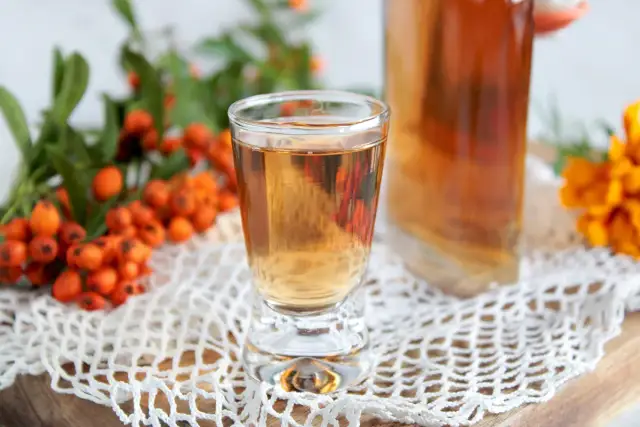 Nalewka z rokitnika na co pomaga - odkryj jej zdrowotne właściwości