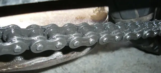 Jak skrócić łańcuch motocyklowy? Bezpiecznie i precyzyjnie.