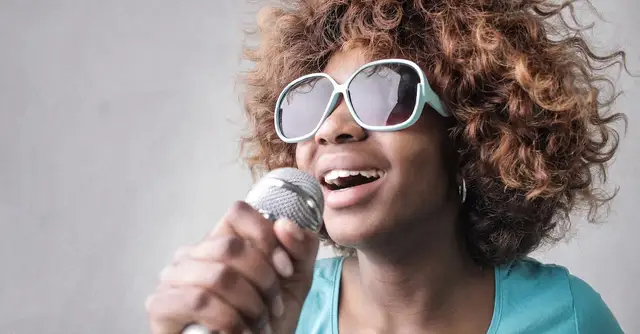 Jak zadbać o kondycję głosu przed nagraniami w studio?