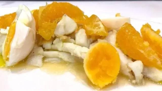 Ensalada de naranja y bacalao: la receta andaluza que te sorprenderá