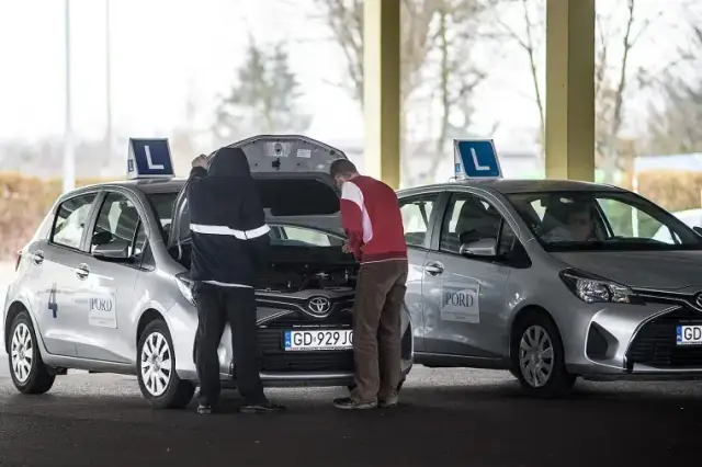 Czy można wybrać egzaminatora na prawo jazdy? Oto prawda o wyborze