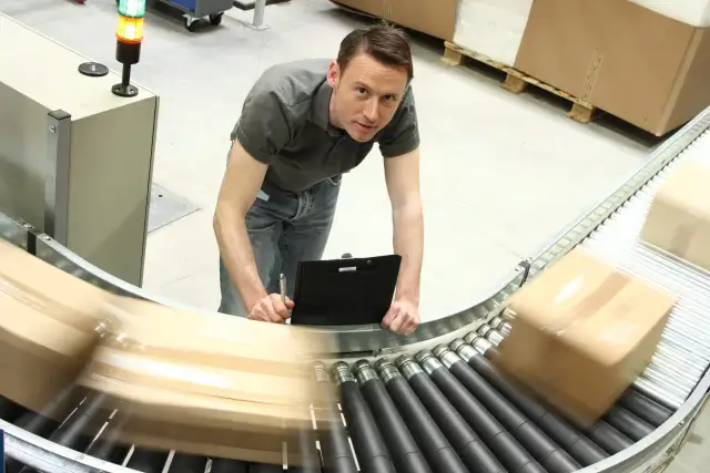 Spedytor morski co robi, ile zarabia? Praca, zarobki, wyzwania