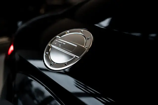 Czy benzyna E10 jest dobra? Poznaj jej wady i zalety dla Twojego auta