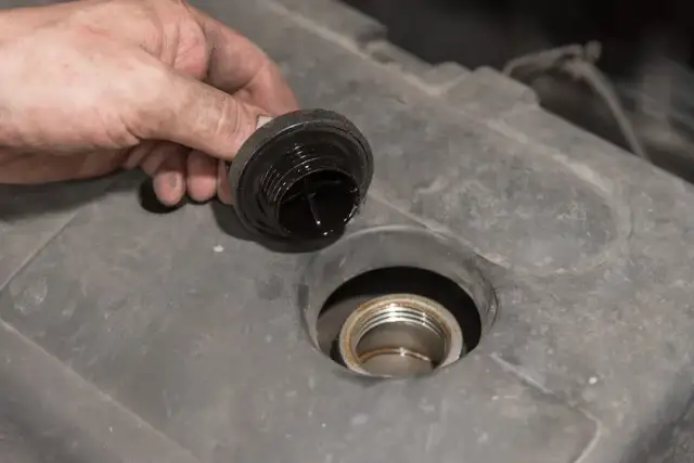 Interwały wymiany oleju benzyna: Jak często? Poznaj prawdę