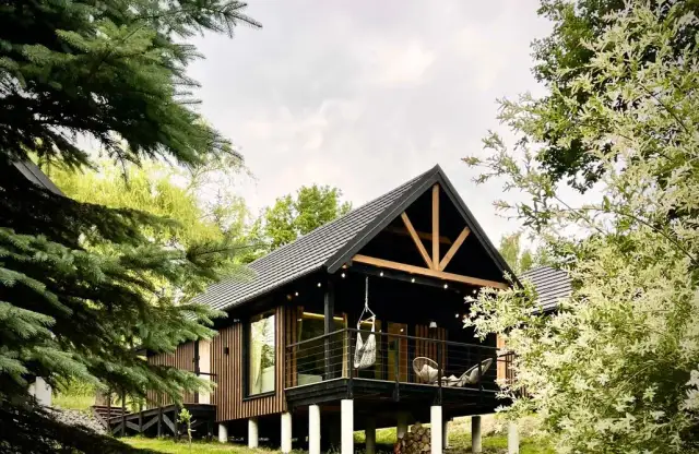 Nocleg tranzytowy: Co to? Jak znaleźć idealny przystanek w trasie?