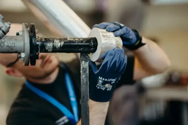 Monter izolacji przemysłowych na czym polega – kluczowe informacje o pracy