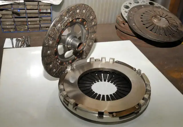 Wymiana sprzęgła: realny czas, koszty i sekrety mechanika