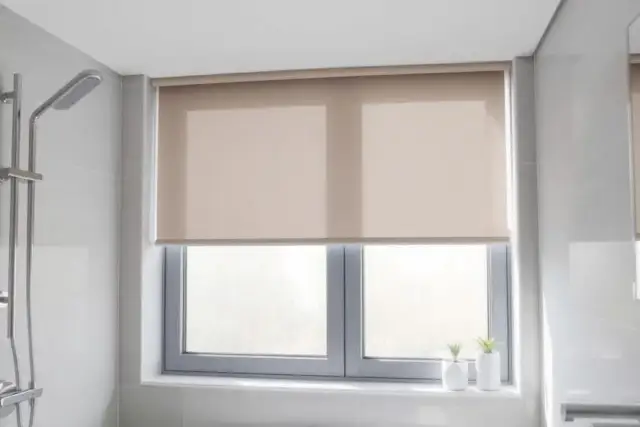 Rolety do łazienki: Jak wybrać idealne? Odporność i styl