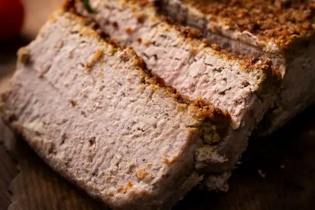 Przesolony pasztet? Uratuj go! Skuteczne triki przed i po pieczeniu