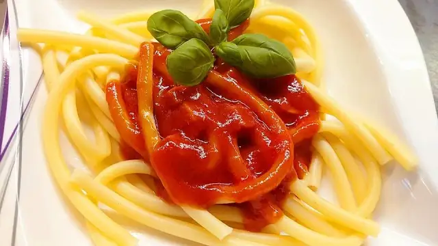 Perfekte Tomatensoße für Nudeln: Einfach, schnell & lecker