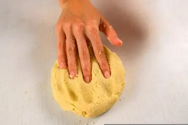 Jak zmiękczyć ciastka: skuteczne sposoby na twarde wypieki