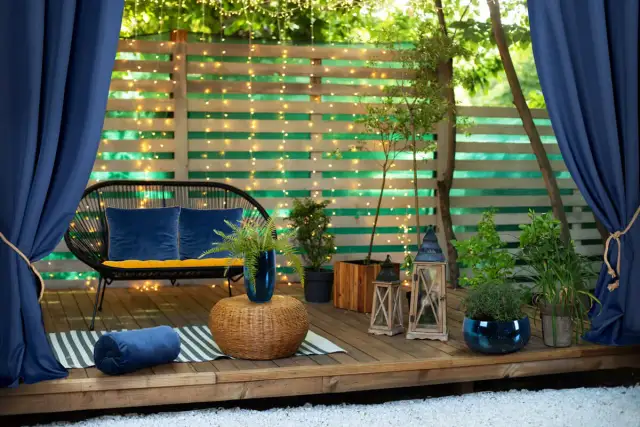 Jak skutecznie zasłonić okno w altanie? Praktyczne i estetyczne rozwiązania