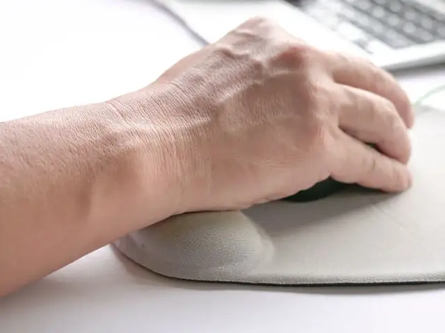 Ból nadgarstka od myszki? Ćwiczenia i ergonomia to Twój ratunek!