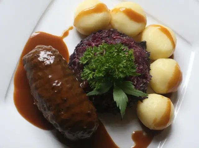 Tradycyjne potrawy Dolnego Śląska: historia, przepisy i najlepsze miejsca na degustację