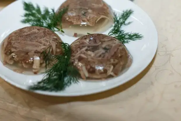 Jak zrobić galaretę wieprzową - prosty przepis na smaczną potrawę