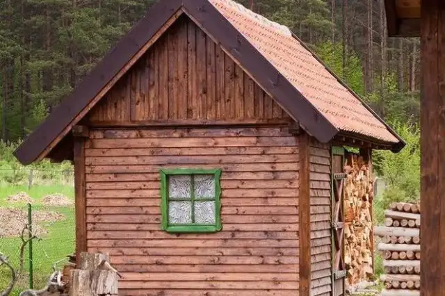 Czy budynek gospodarczy można przekształcić na mieszkalny? Sprawdź wymagania!