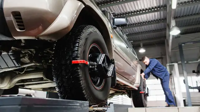 Zbieżność kół: DIY czy mechanik? Wybierz mądrze i oszczędź!