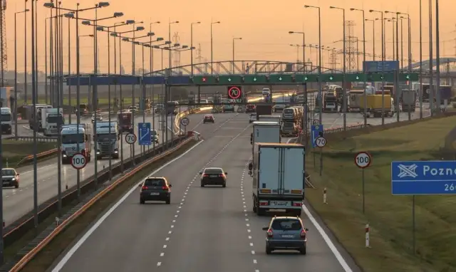 Czy można płacić kartą na autostradzie? Sprawdź, gdzie to możliwe