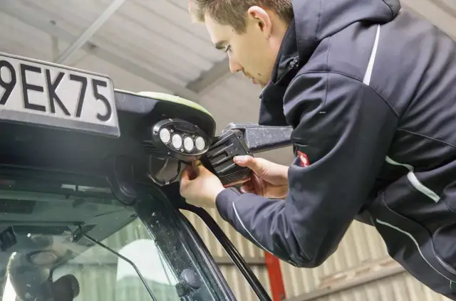 Jak podłączyć lampy LED w ciągniku - uniknij najczęstszych błędów