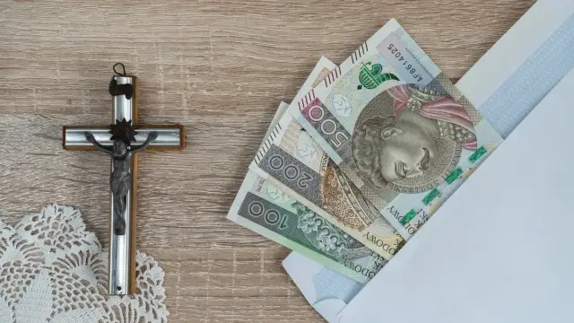 Ile dać na Komunię 2025? Sprawdź, by nie popełnić faux pas!