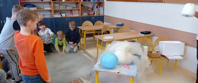 Eksperymenty z suchym lodem: Bezpiecznie i widowiskowo w domu