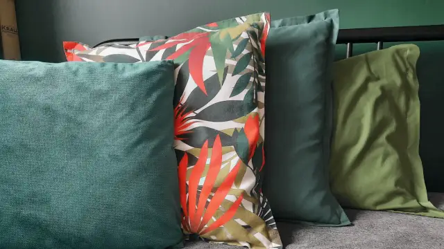 Szycie poduszki dekoracyjnej: poradnik DIY krok po kroku. Stwórz ją sam!