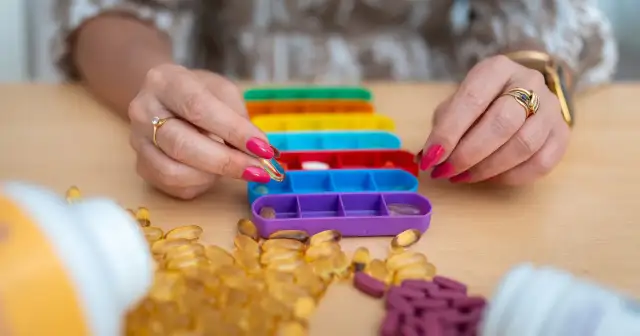 Jakie suplementy brać codziennie, aby uniknąć niedoborów i poprawić zdrowie