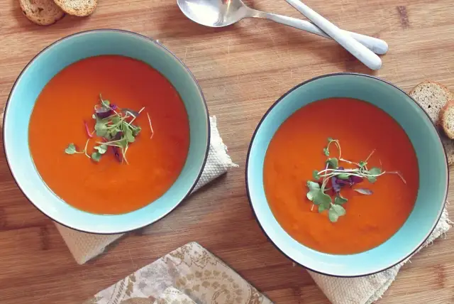 Ile kalorii ma zupa? Odkryj, które zupy są najniższe w kaloriach