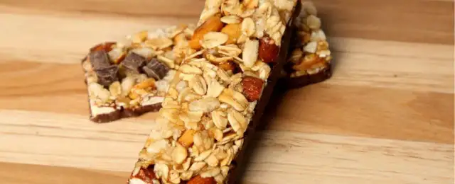 Baton proteinowy: Przed czy po treningu? Wybierz mądrze!