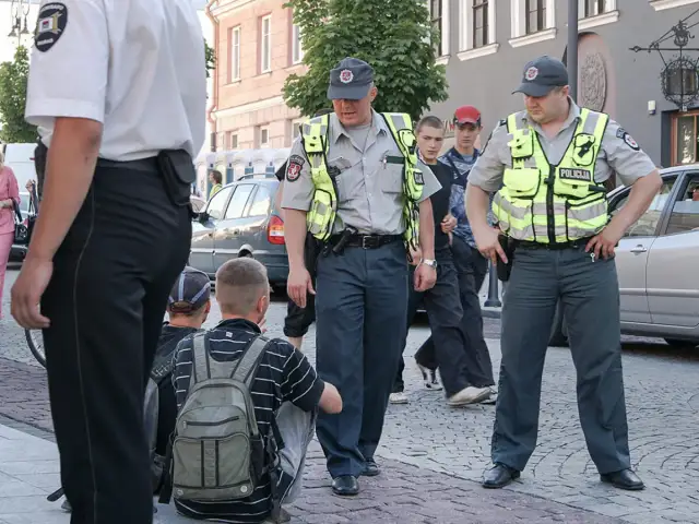 Przeszukanie plecaka ucznia przez nauczyciela: Czy to legalne?